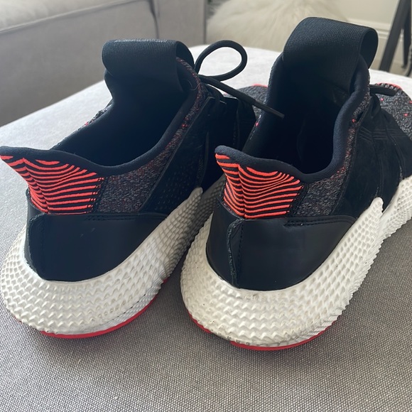 Men’s 10.5 barely worn Adidas Slip-on - Picture 2 of 3